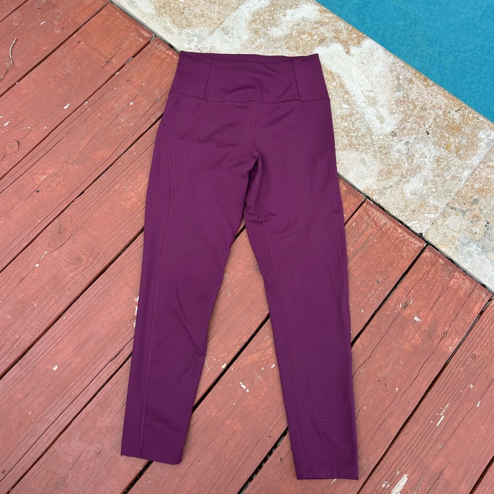 Girlfriend Collective Compressive High-Rise 3/4 Leggings in Plum